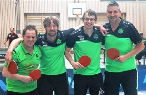 Die Herren des TuS Bad Aibling: Thomas Maucher, Sebastian Graf, Jonas Kramer und Alexander Zilken (von links) holten den Titel auf Bezirksligaebene.Foto Gerhard Erlich