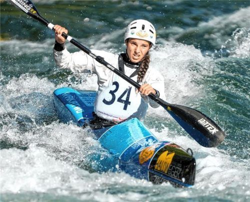 Die Inzellerin Lisa Köstle gewann den Sprint in Spindler Mühle (Tschechien), der zur Qualifikation für die Europameisterschaft zählte. Hierfür konnte sie sich mit zwei anderen Vereinskollegen vom Kajak Klub Rosenheim qualifizieren.Foto privat