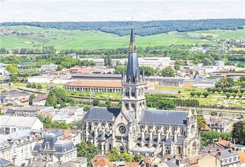 Die Kirche Notre-Dame in der Stadt Épernay.