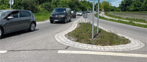 Die Kreisstraße RO5 vom Kreisverkehr Ziegelberg (Gemeinde Stephanskirchen) bis Niedermoosen Röthbachbrücke (Gemeinde Riedering) soll im Zeitraum 26. Mai bis 21. Juni – mit einer Unterbrechung von 29. Mai bis 1. Juni, wegen Baumaßnahmen vollständig gesperrt werden. Ein Unding, kritisiert der Riederinger Gemeinderat.Foto privat