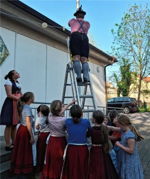 Die No-Hate-Scheiben im Rathauspark wurden von den Trachtlern kürzlich abgenommen. Foto re