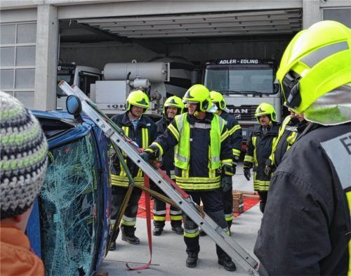 Durch breit gefächerte Schulungen und Fortbildungen ist die Feuerwehr Edling für die geforderten Aufgaben stets gut gerüstet und immer auf dem neuesten Stand.