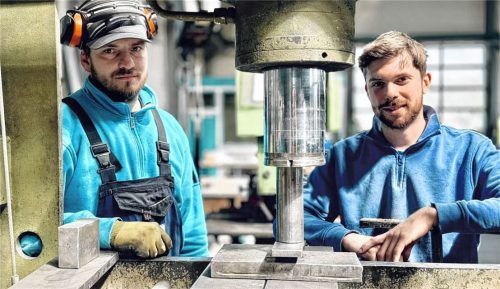 Ein ganz langes Wochenende? Für Michael Soier (links) war es anfangs ungewohnt. David Pumar freut sich, dass er immer weiß, wann er Feierabend hat. Fotos Eschenfelder