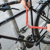 Betrüger zockt Versicherung ab