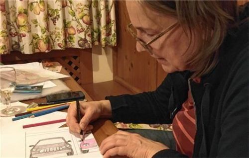 Ellen Claassen hatte die Idee zum Buch: Hier entstehen 2020 die ersten Zeichnungen. Foto Duczek