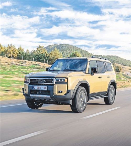 Entspannt unterwegs: Mit dem 2,4 Tonnen schweren Toyota Land Cruiser empfiehlt sich die langsamere Fahrweise. Foto Toyota