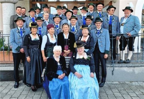 Etliche Mitglieder wurden heuer für ihre langjährige Treue zum Verein ausgezeichnet. Foto re