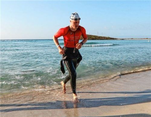 Fabian Schramm vom BaderMainzl TriTeam TSV 1860 Rosenheim wurde auf Zypern Dritter.Foto Ayia Napa Triathlon