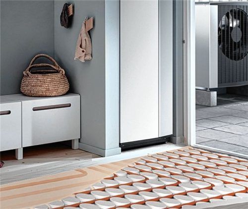 Flächenheizsysteme sind eine perfekte Ergänzung zur Wärmepumpe. Fotos apritec