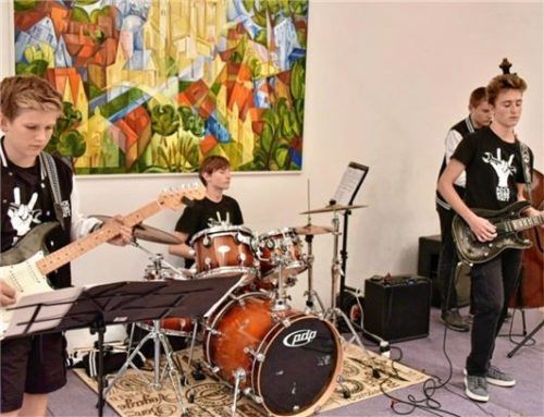 Für die passende musikalische Untermalung sorgten die Burschen von der Rockwerkstatt der Musikschule Kolbermoor.