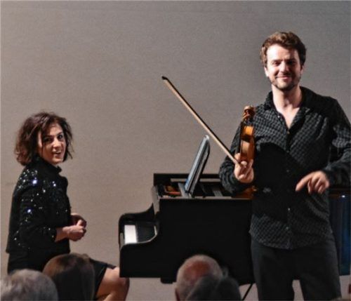 Glänzten mit einem unkonventionellen Programm: Lilian Akopova und Matthias Well. Foto bovers