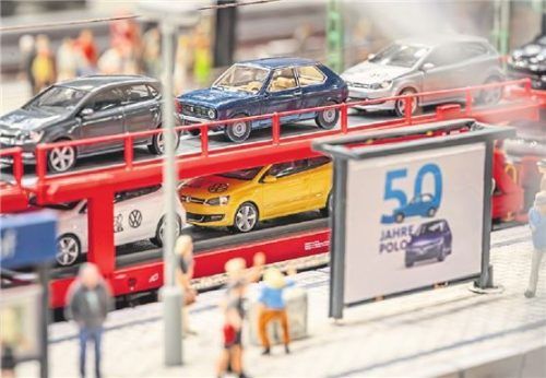 Glückwunsch, Polo: Mit einem Autozug wird der 50. Geburtstag des VW im Miniatur Wunderland gefeiert. Foto Miniatur Wunderland