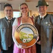 Christina Detmar wird Aschaus Dorfschützenkönigin