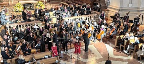 Groß war der Applaus für das Sinfonie-Orchester der Collegia Musica Chiemgau und seine Solisten unter der Leitung von Elke Burkert.Foto Collegia Musica Chiemgau