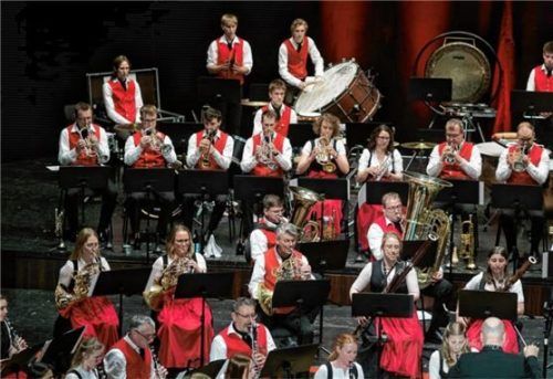 Großer Applaus für die Stadtkapelle Rosenheim nach dem Frühjahrskonzert.Foto Julia Sanftl