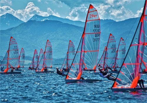 Hochklassigen Segelsport gab es bei der bayerischen Landesjugendmeisterschaft der 29er-Segler am Chiemsee vor Seebruck.Foto Müller