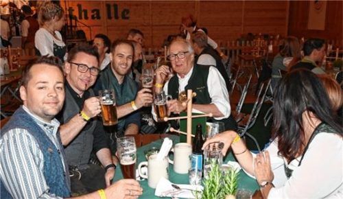 Im VIP-Bereich der Auerbräu-Festhalle war die Stimmung bestens.