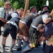 Bruckmühls Maibaum steht