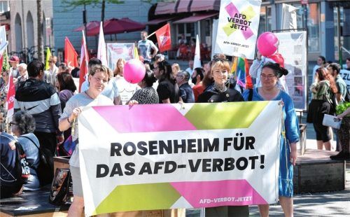 In Rosenheim demonstrierten kürzlich Menschen für ein Verbot der AfD. Foto Johannes Müller/re