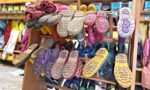 In Rosenheim fehlen Kita-Plätze. Anwalt Daniel Grosche hat Tipps, was Eltern tun können, wenn sie eine Absage erhalten. Foto dpa