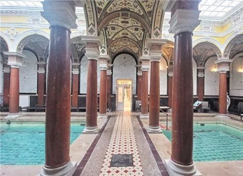 Jugendstiltraum: das Römerbad im Hotel Nové Lázne.
