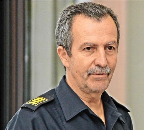 Kreisbrandrat Richard Schrank kümmert sich um Beschaffungen und Zuwendungen, Bewilligungen, das Thema Ausstattung und vieles mehr. Foto Martin Binder