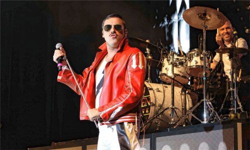 Ließ mit seiner Performance Freddy Mercury wieder lebendig werden: „Queen Alive“-Sänger Giuseppe Ravazzolo. Foto seitz