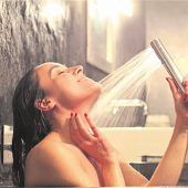 Stehend duschen verboten