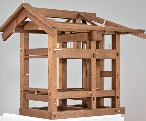 Modell eines japanischen Holzhauses mit traditionellen, erdbebensicheren Holzverbindungen (nicht maßstabsgetreu).

Foto Silvester Obermayer