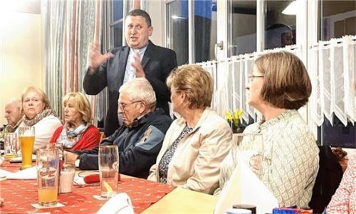 Pfarrer Vasyl Shafran war Gast bei der Jahresversammlung des Helferkreises für Ternopil.