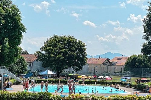 Sind volle Tage im Kolbermoorer Freibad gezählt? Die neuen Öffnungszeiten sorgen bei manchen Bürgern für Frust. Foto Riediger