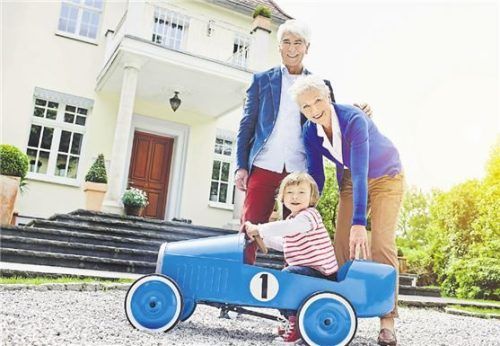 So unterschiedlich fahren Jung und Alt: Jede Generation hat das richtige Auto für die eigene Lebenslage. Foto imago