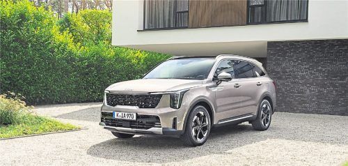 Starke Konkurrenz aus Fernost: Der Kia Sorento mit einer Leistung von 194 PS überzeugt im Sektor der Oberklassen-SUV mit umfassender Serienausstattung zu einem attraktiven Preis – 64190 Euro kostet die Platinum-Version. Foto Kia