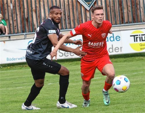 Tobias Stoßberger (rechts) muss heute passen, wenn der TSV Buchbach in Aubstadt zu Gast ist.Foto Buchholz