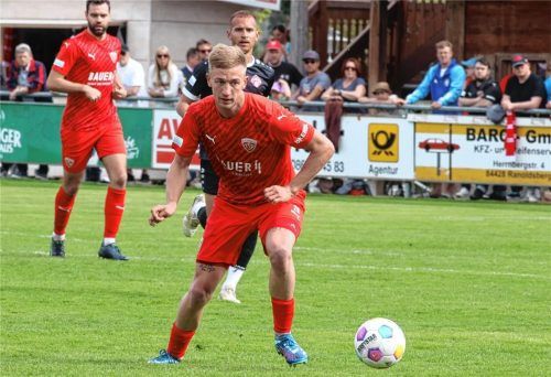 Tobias Sztaf erzielte mit seinem zwölften Saisontreffer die Buchbacher Führung.Foto Buchholz
