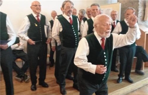 Völlig losgelöst – Erster Bassist Erwin Licht.Foto MGV SCHLOSSBERG