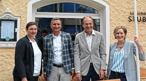 Voller Vorfreude auf die Jubiläums-Veranstaltung im November zeigten sich (von links) Maria Kieslinger (Hotel Lindner), Kurdirektor Thomas Jahn, Johannes Erkes und Magdalena Stuber. Foto stache