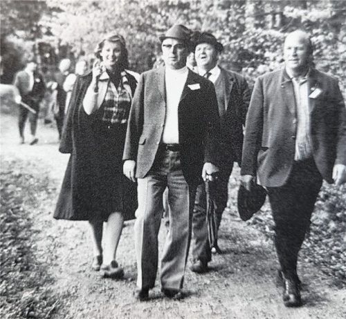 Vor einem halben Jahrhundert wurde der Hartsee-Rundweg mit einem Wandertag eingeweiht. Foto Archiv gemeinde Eggstätt