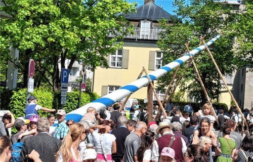 Zahlreiche Schaulustige beobachteten das Spektakel.