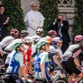 Papst-Audienz und Giro-Sieg für Yates