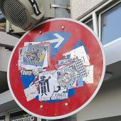 Verschmutzte Verkehrsschilder