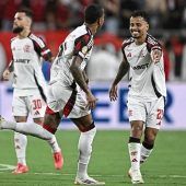 Warmspielen für die Bayern – Trainer Luís lobt „europäischen Koloss“