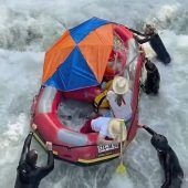 Schlauchboot in Seenot