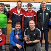Glückliche Sieger beim Eisstockturnier des FC Halfing
