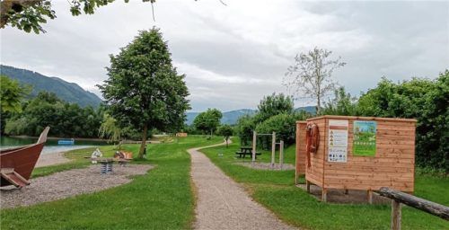 Am Reifinger Badesee wurden die Umkleiden und der Holzsteg erneuert. Der See mit Spielplatz, Behindertenzugang, Umkleidekabinen, WC-Anlage und Beachvolleyball-Platz ist für Touristen ein beliebtes Naherholungsgebiet. Foto  Eder