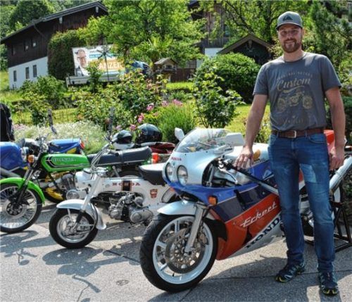 Andi Gutzeit brachte zum Treffen das Lieblingsmotorrad seines Vaters Willi Gutzeit mit. Foto  Eder