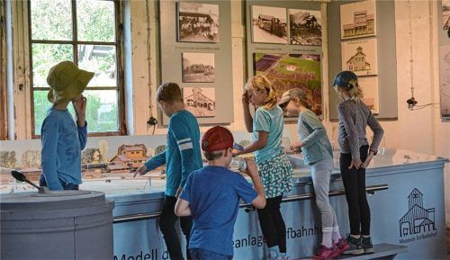 Auch ein Besuch des Torfbahnhofs steht auf dem Kinderferienprogramm in Grassau. Foto  Archiv Eder
