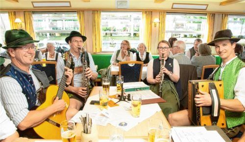 Aus der Hallertau war die Zwigglmusi angereist, die temperamentvoll aufspielte. Foto berger