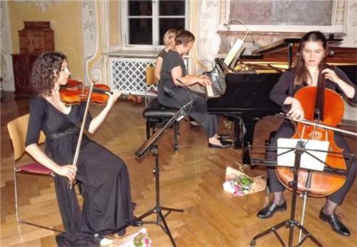 Ausdrucksstarker Auftritt: (von links) Elisabeth Überacker, Rebekka Thois und Charlotte Lang.Foto jaensch