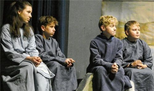 Bad Endorfer Theaterjugend konzentriert und erwartungsvoll bei den letzten Proben. Premiere ist am Pfingstmontag.Foto Theatergesellschaft Bad Endorf
